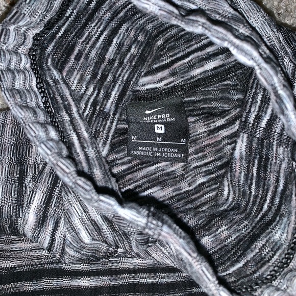 Nike funnel neck top - Picture 2 of 2